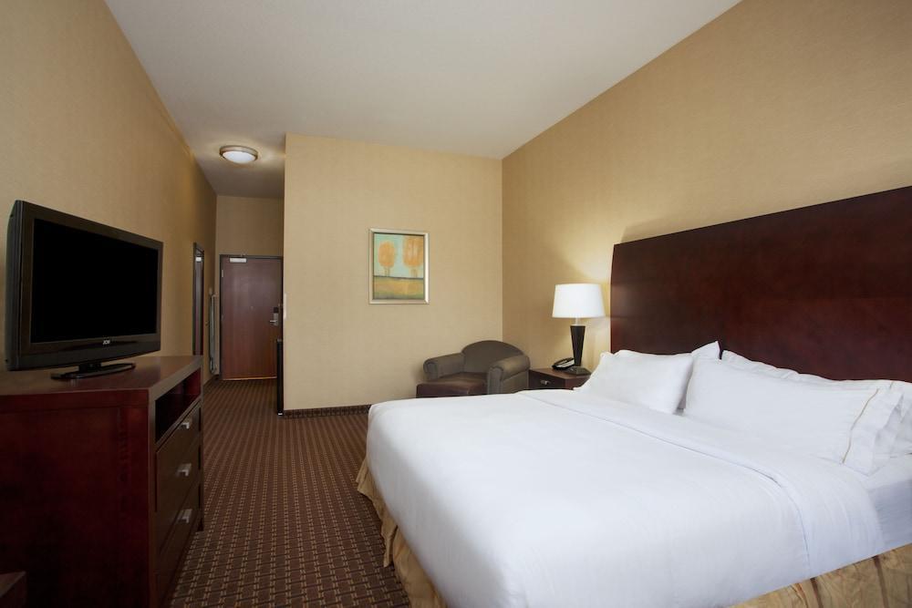 Holiday Inn Express Newport By Ihg Exterior photo