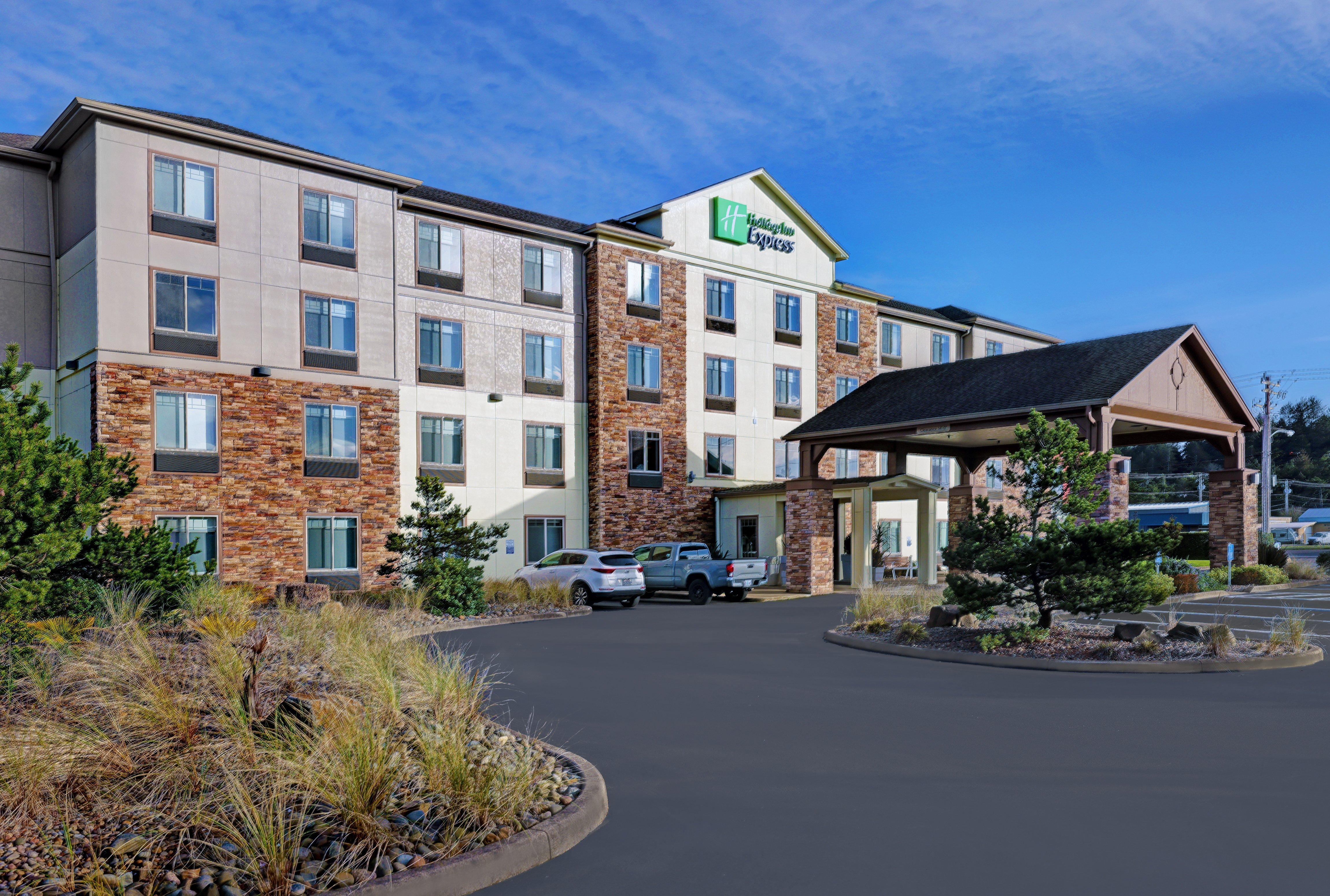 Holiday Inn Express Newport By Ihg Exterior photo