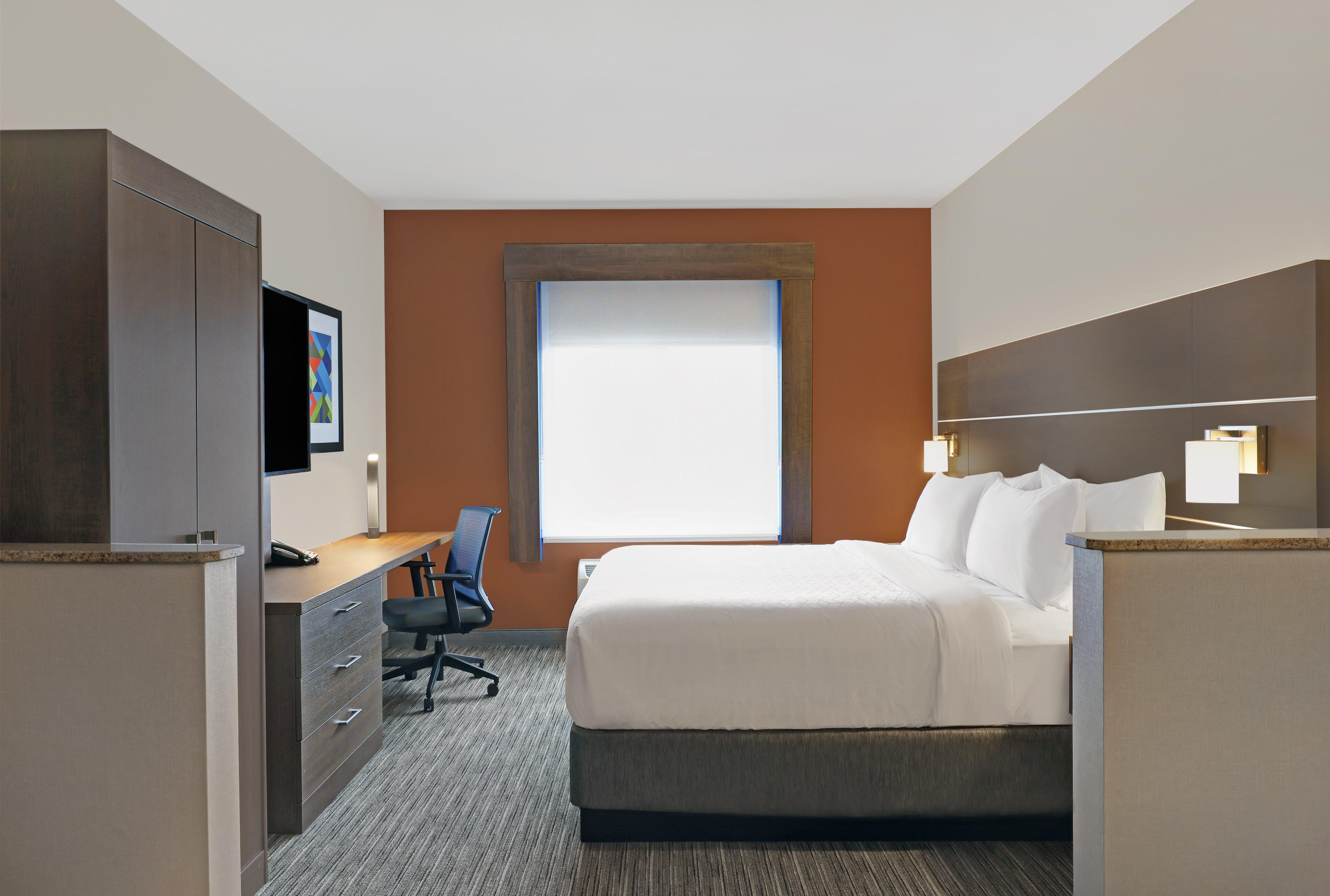 Holiday Inn Express Newport By Ihg Exterior photo