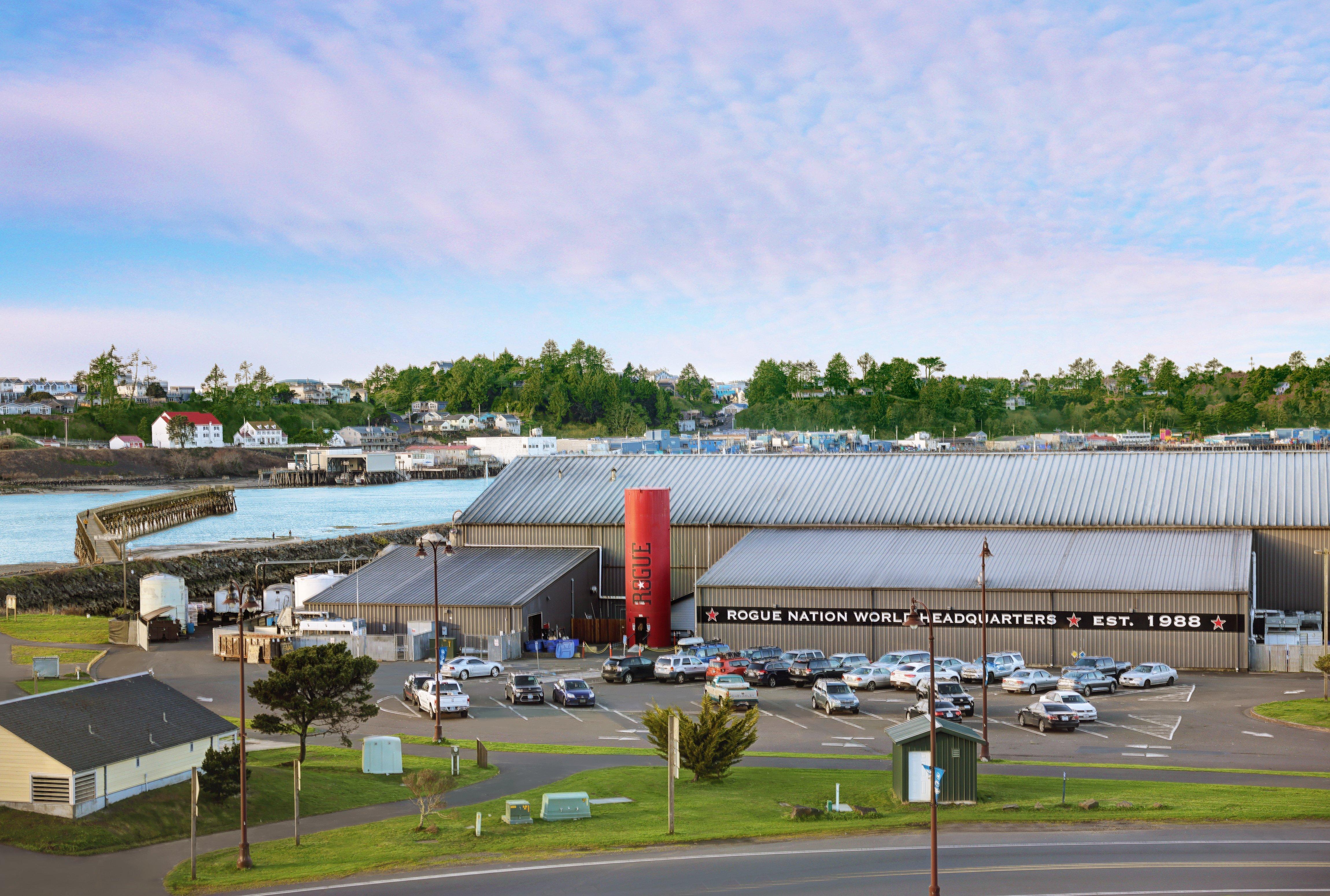 Holiday Inn Express Newport By Ihg Exterior photo