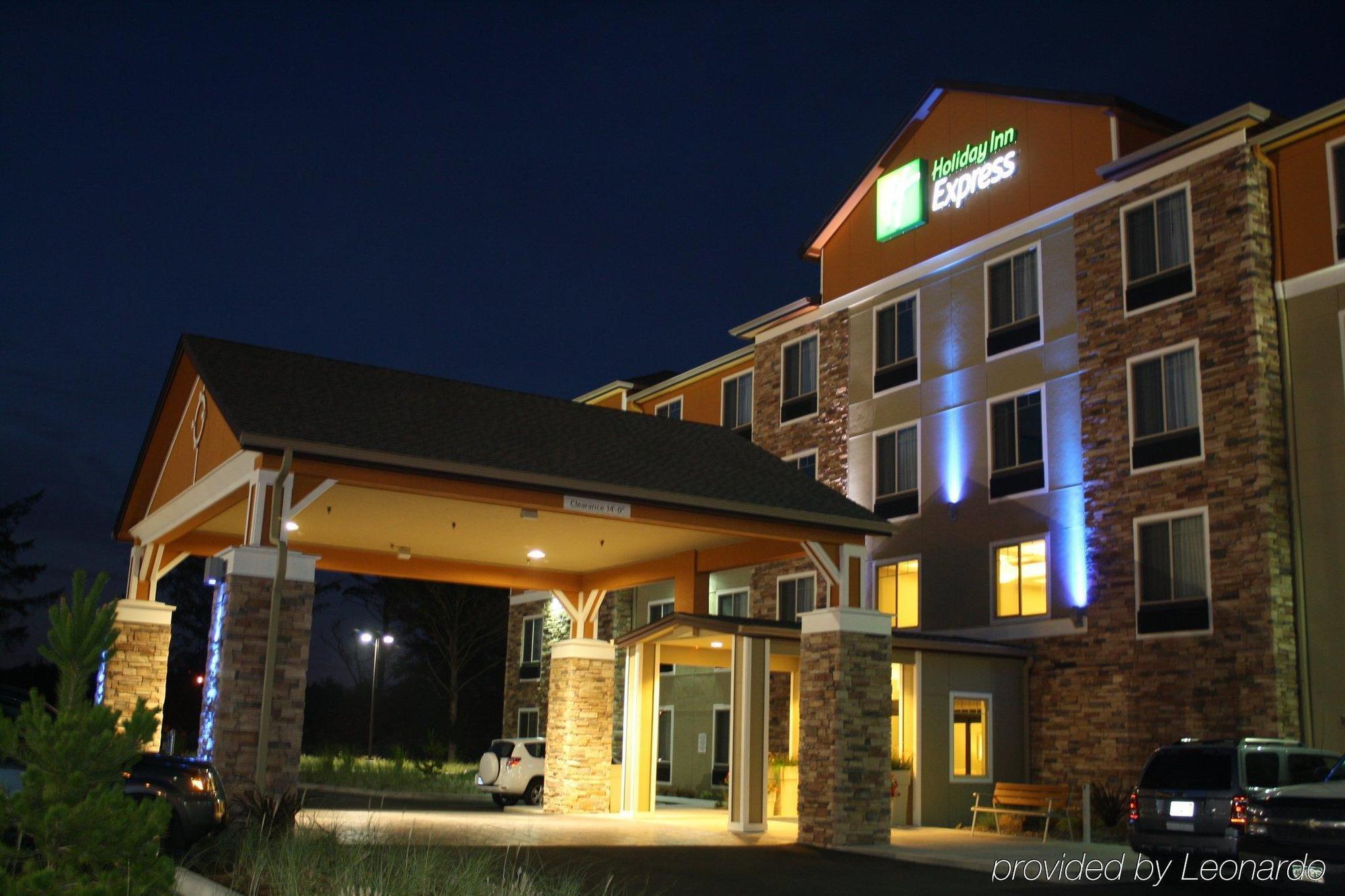 Holiday Inn Express Newport By Ihg Exterior photo
