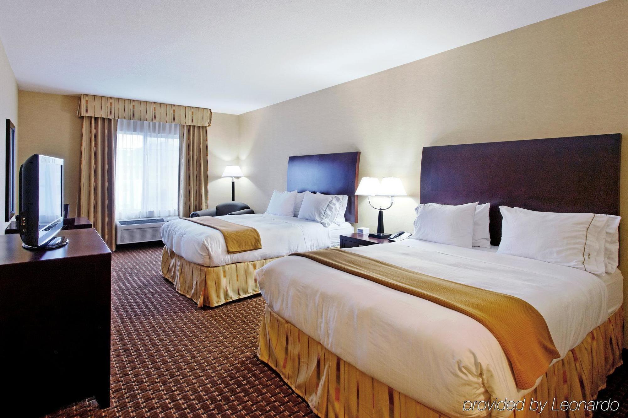 Holiday Inn Express Newport By Ihg Exterior photo