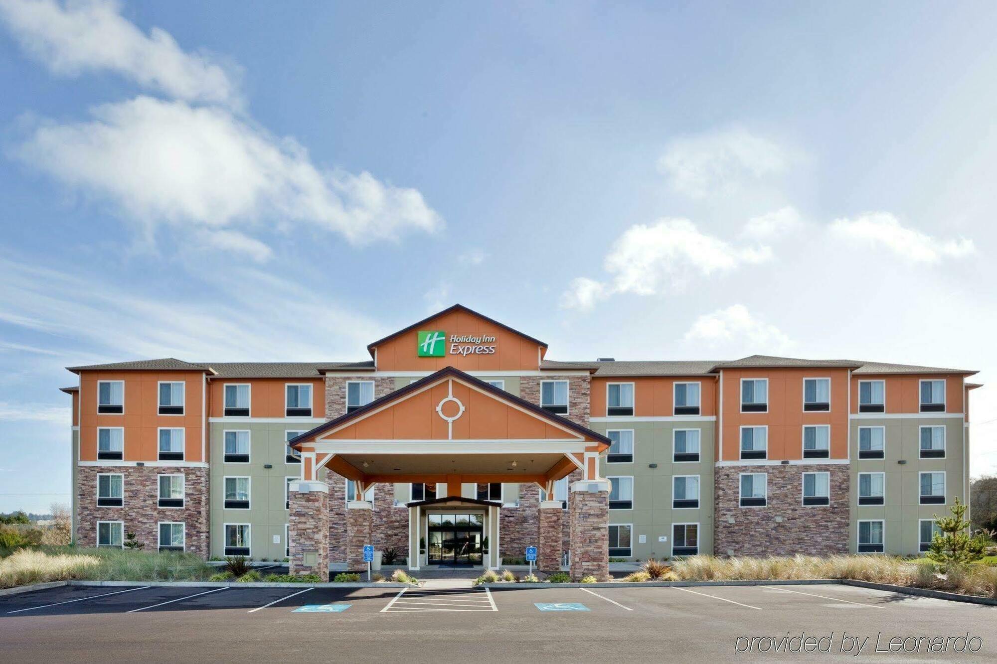 Holiday Inn Express Newport By Ihg Exterior photo