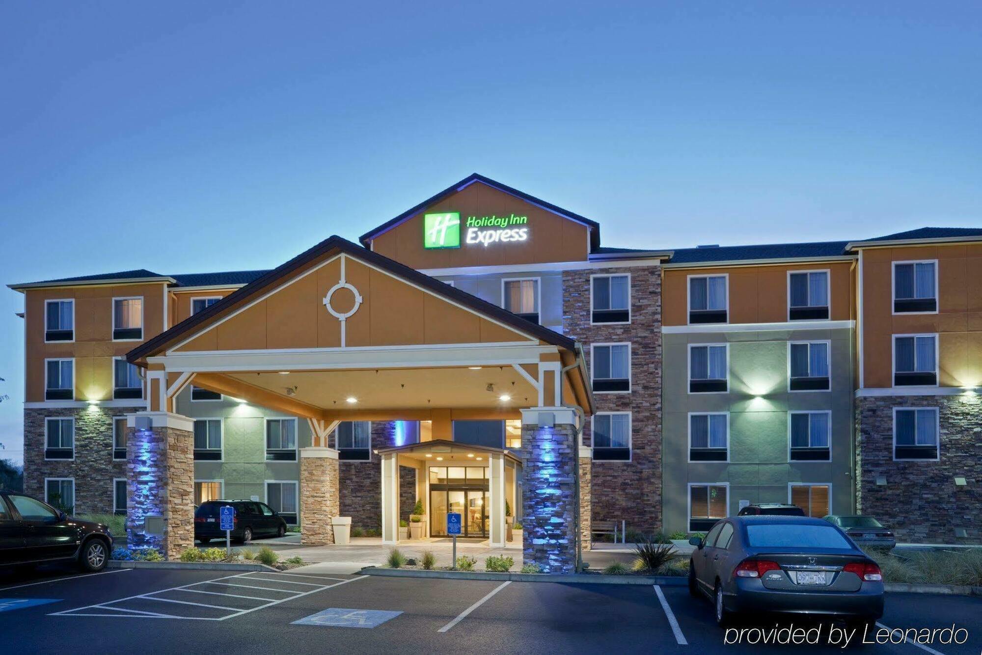 Holiday Inn Express Newport By Ihg Exterior photo